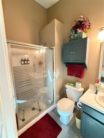 5617 Millpointe Drive, Waterford, MI 48327