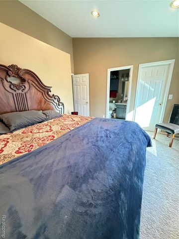 5617 Millpointe Drive, Waterford, MI 48327