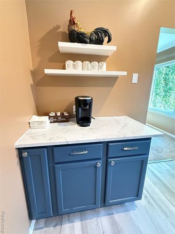 5617 Millpointe Drive, Waterford, MI 48327