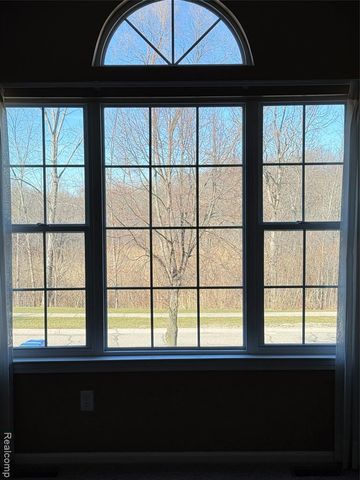 5617 Millpointe Drive, Waterford, MI 48327