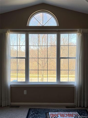 5617 Millpointe Drive, Waterford, MI 48327