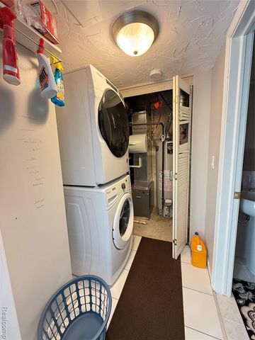 5617 Millpointe Drive, Waterford, MI 48327