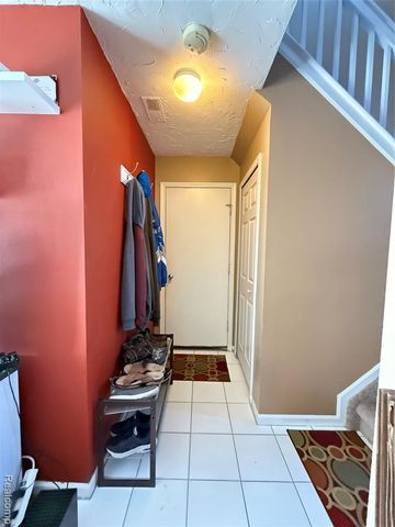 5617 Millpointe Drive, Waterford, MI 48327