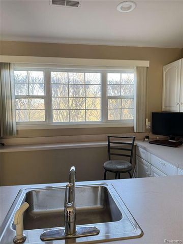 5617 Millpointe Drive, Waterford, MI 48327