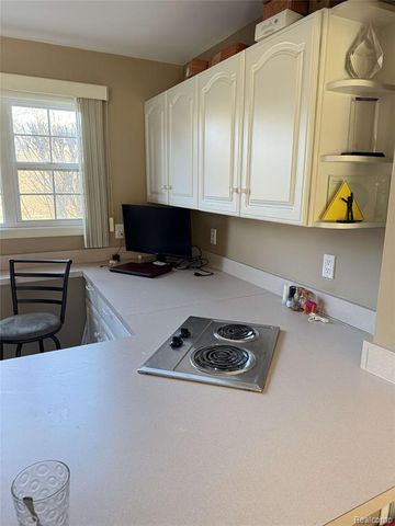 5617 Millpointe Drive, Waterford, MI 48327