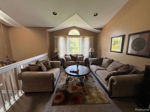 5617 Millpointe Drive, Waterford, MI 48327