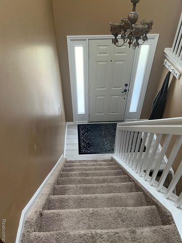 5617 Millpointe Drive, Waterford, MI 48327