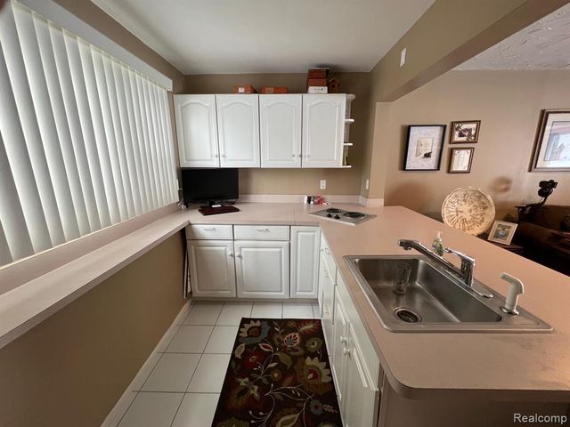 5617 Millpointe Drive, Waterford, MI 48327