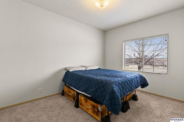 4202 S 202 Avenue, Omaha, NE 68135