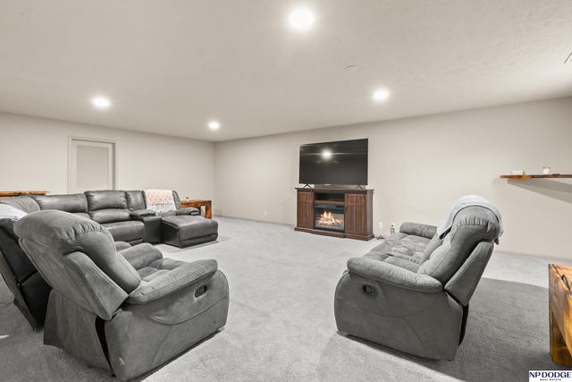 4202 S 202 Avenue, Omaha, NE 68135