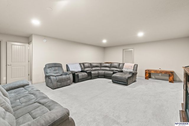 4202 S 202 Avenue, Omaha, NE 68135