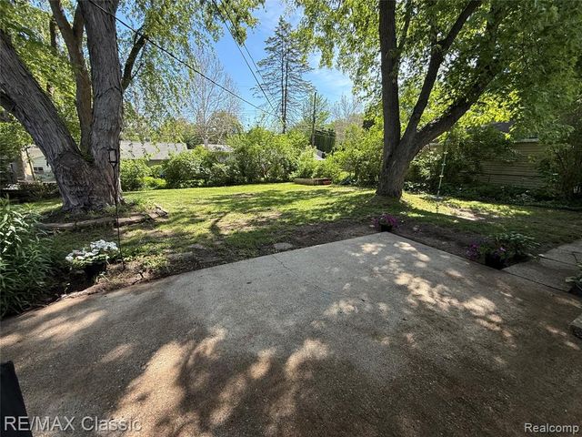 857 Panorama Drive, Milford, MI 48381