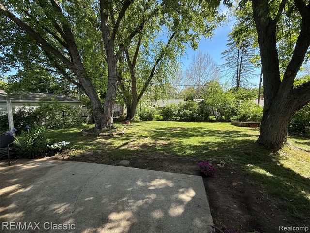 857 Panorama Drive, Milford, MI 48381