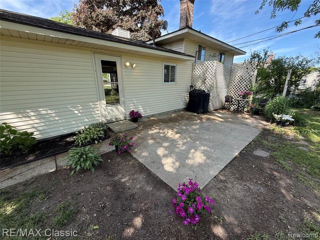 857 Panorama Drive, Milford, MI 48381