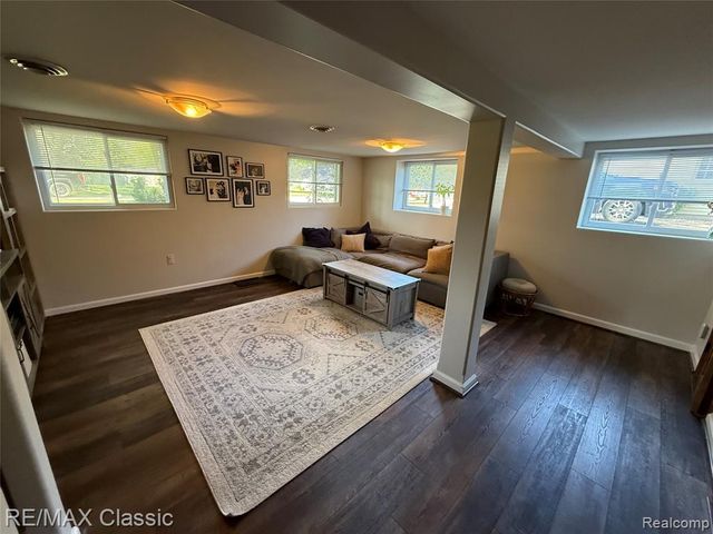 857 Panorama Drive, Milford, MI 48381