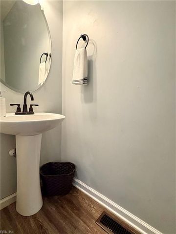 128 Daybeacon ST, Yorktown, VA 23692