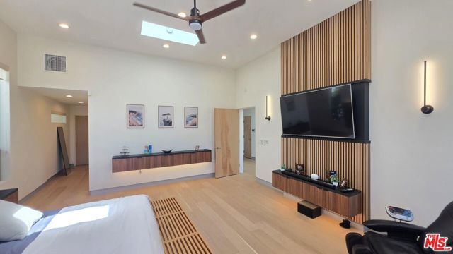 10572 Putney Road, Los Angeles, CA 90064