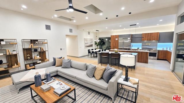 10572 Putney Road, Los Angeles, CA 90064