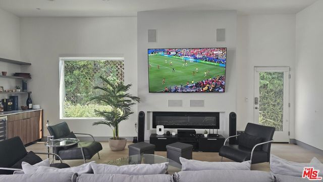 10572 Putney Road, Los Angeles, CA 90064