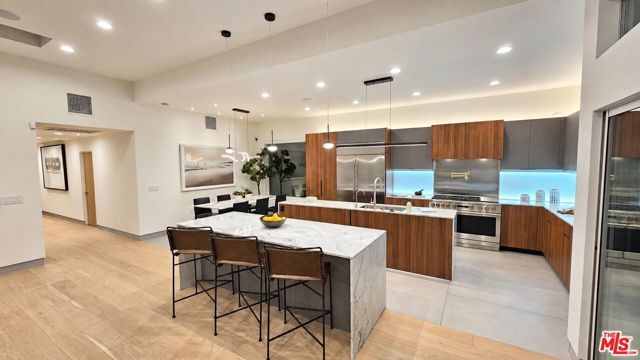 10572 Putney Road, Los Angeles, CA 90064