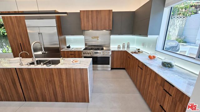 10572 Putney Road, Los Angeles, CA 90064