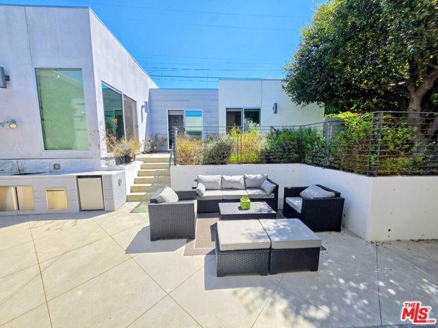 10572 Putney Road, Los Angeles, CA 90064