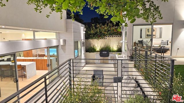 10572 Putney Road, Los Angeles, CA 90064