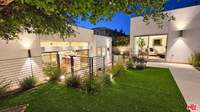 10572 Putney Road, Los Angeles, CA 90064