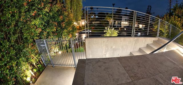 10572 Putney Road, Los Angeles, CA 90064