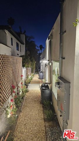 10572 Putney Road, Los Angeles, CA 90064