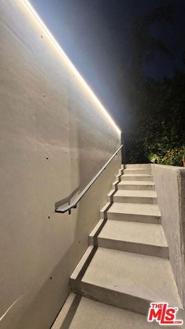 10572 Putney Road, Los Angeles, CA 90064