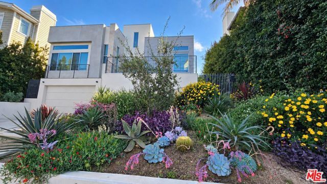 10572 Putney Road, Los Angeles, CA 90064