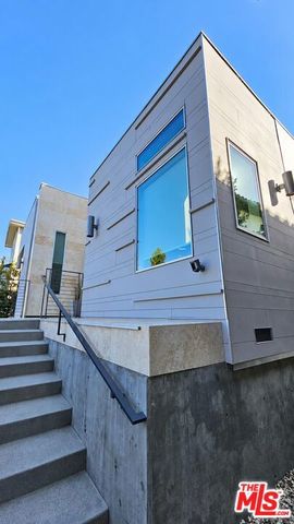 10572 Putney Road, Los Angeles, CA 90064