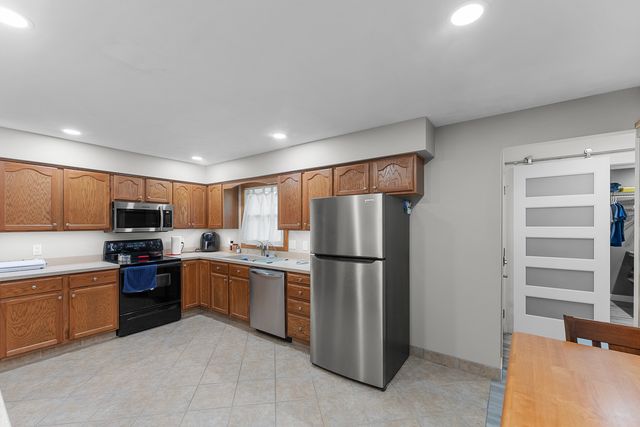 58 Douglas Drive, Coal Valley, IL 61240