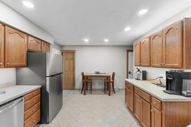 58 Douglas Drive, Coal Valley, IL 61240