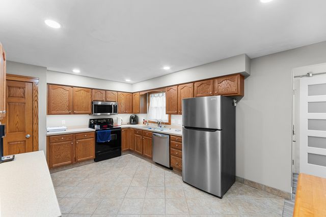 58 Douglas Drive, Coal Valley, IL 61240
