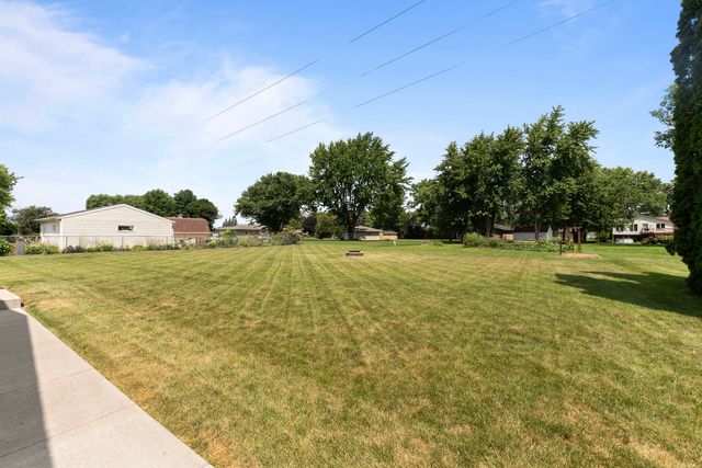 58 Douglas Drive, Coal Valley, IL 61240