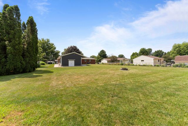 58 Douglas Drive, Coal Valley, IL 61240
