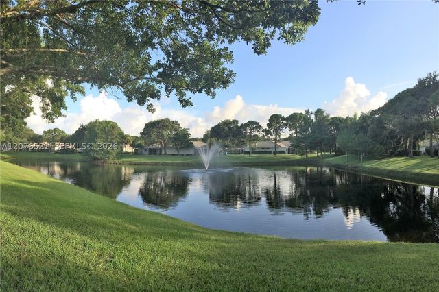 4802 Water Oak Ct, Palm Beach Gardens, FL 33410