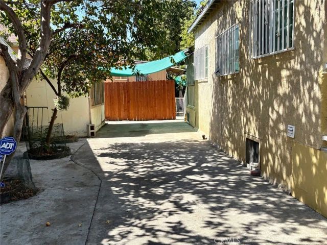 4065 Wadsworth, Los Angeles, CA 90011