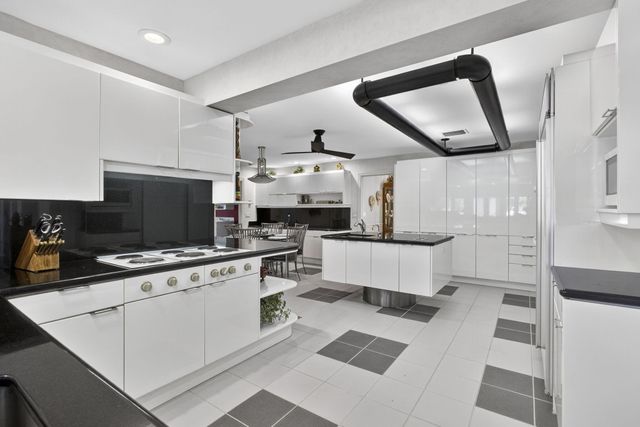 5564 Whirlaway Road, Palm Beach Gardens, FL 33418