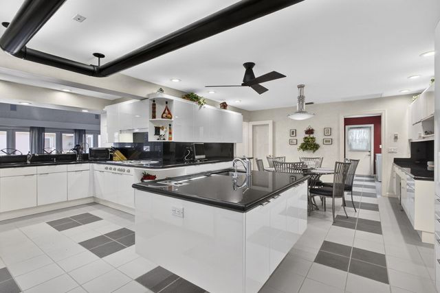 5564 Whirlaway Road, Palm Beach Gardens, FL 33418