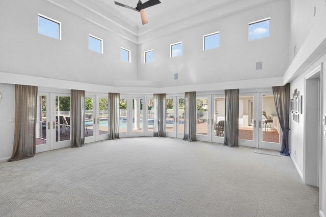 5564 Whirlaway Road, Palm Beach Gardens, FL 33418