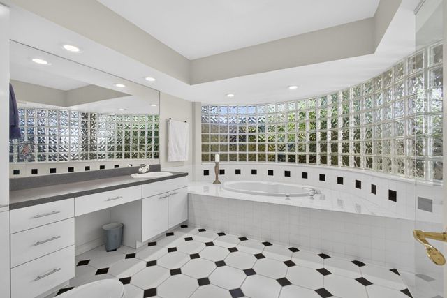 5564 Whirlaway Road, Palm Beach Gardens, FL 33418