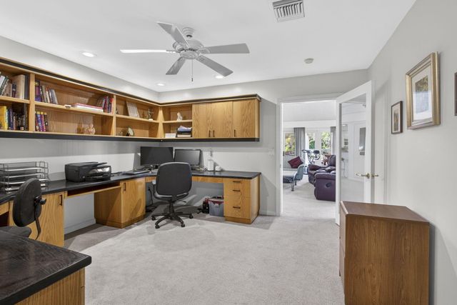 5564 Whirlaway Road, Palm Beach Gardens, FL 33418