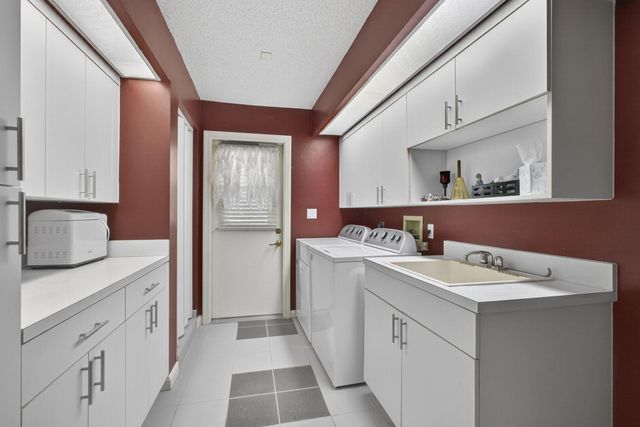 5564 Whirlaway Road, Palm Beach Gardens, FL 33418