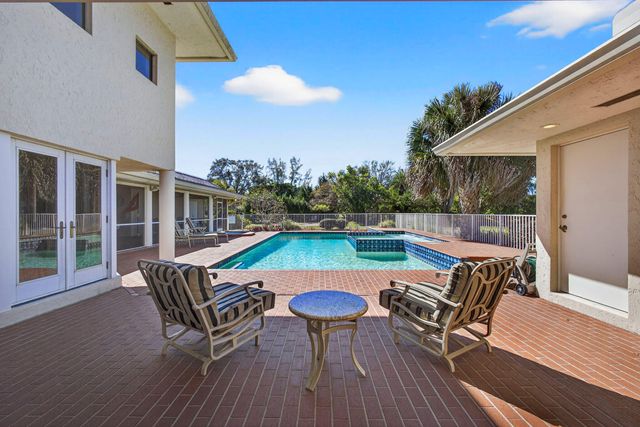 5564 Whirlaway Road, Palm Beach Gardens, FL 33418