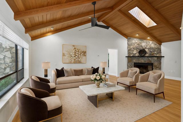 5564 Whirlaway Road, Palm Beach Gardens, FL 33418