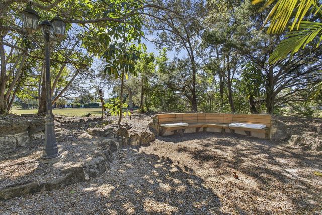 5564 Whirlaway Road, Palm Beach Gardens, FL 33418