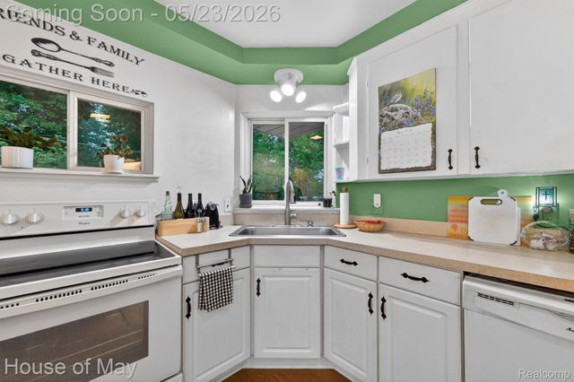 20036 Beech Daly Road, Redford Charter Township, MI 48240